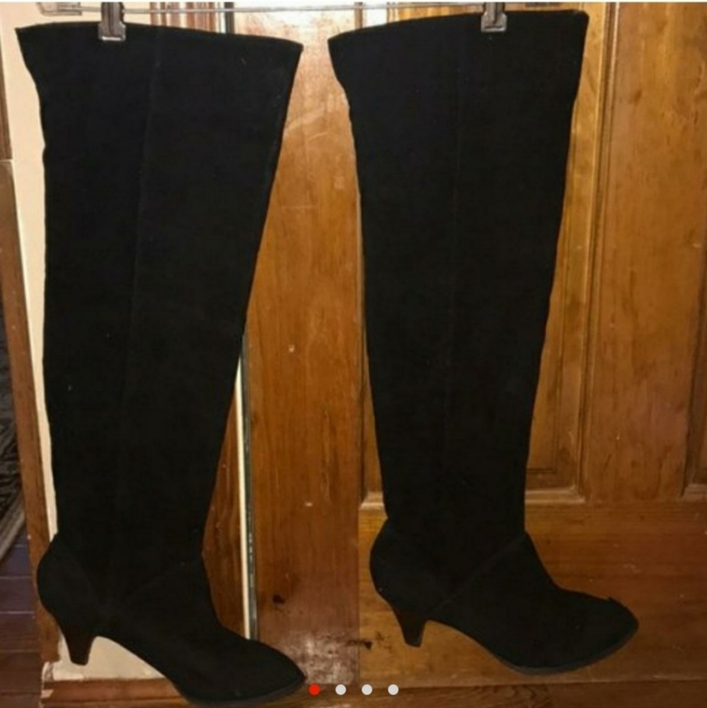 Black suede Heels